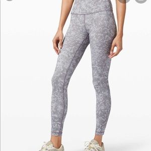 EUC Lululemon Wunder Train HR tight 25”